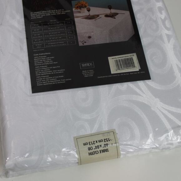 Trends Collection Royal Damask Tablecloth Oblong White Shimmer 60 in X 84 in - Picture 7 of 11